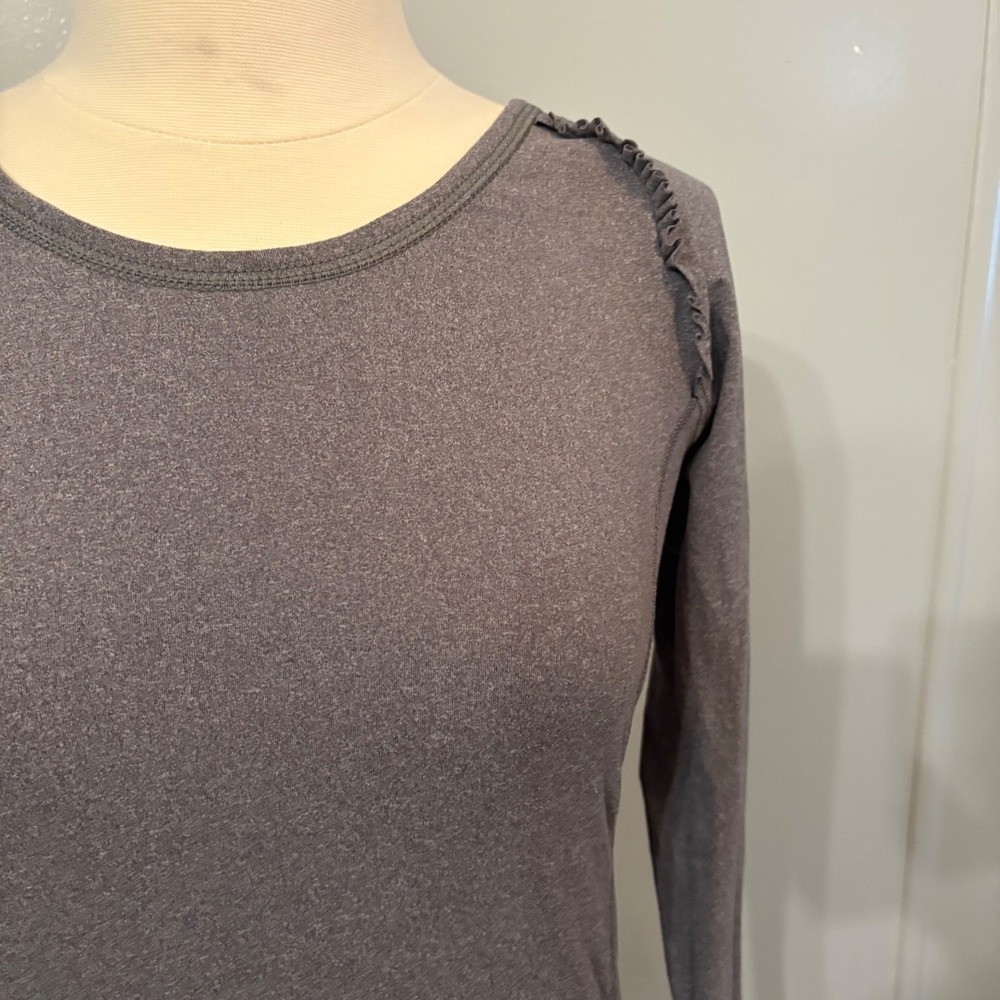 Avia Long Sleeve Grey Athletic Scoop Neck Shirt Ruffle Shoulder (Women's Medium) - Picture 3 of 6